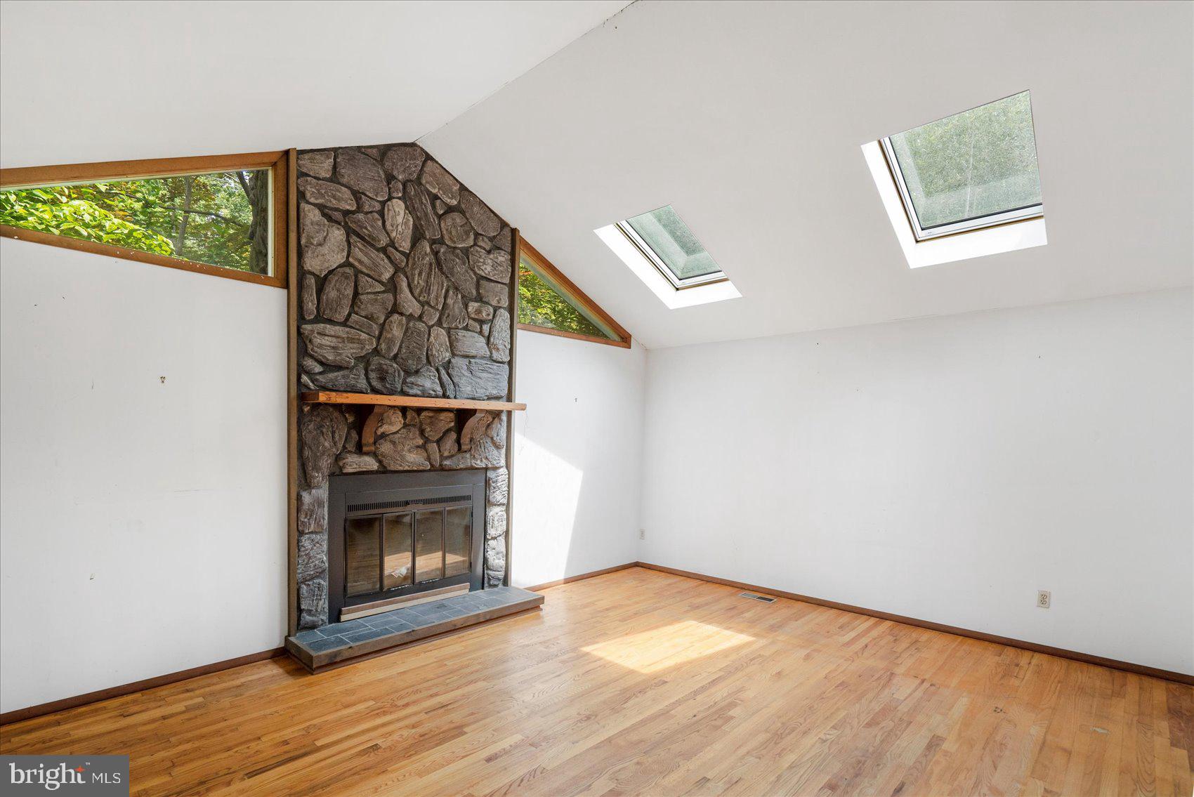 151 Spring Path Arnold, MD 21012 - Photo 3 of 53 Living Room