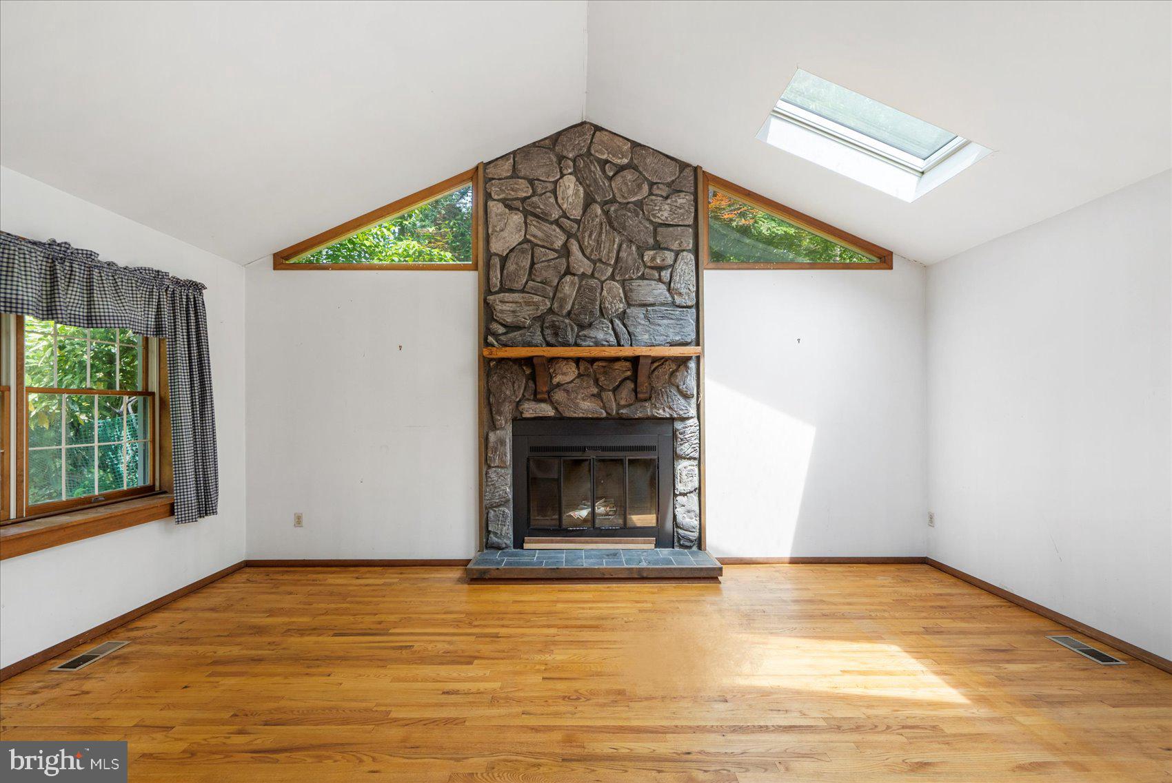 151 Spring Path Arnold, MD 21012 - Photo 4 of 53 Living Room