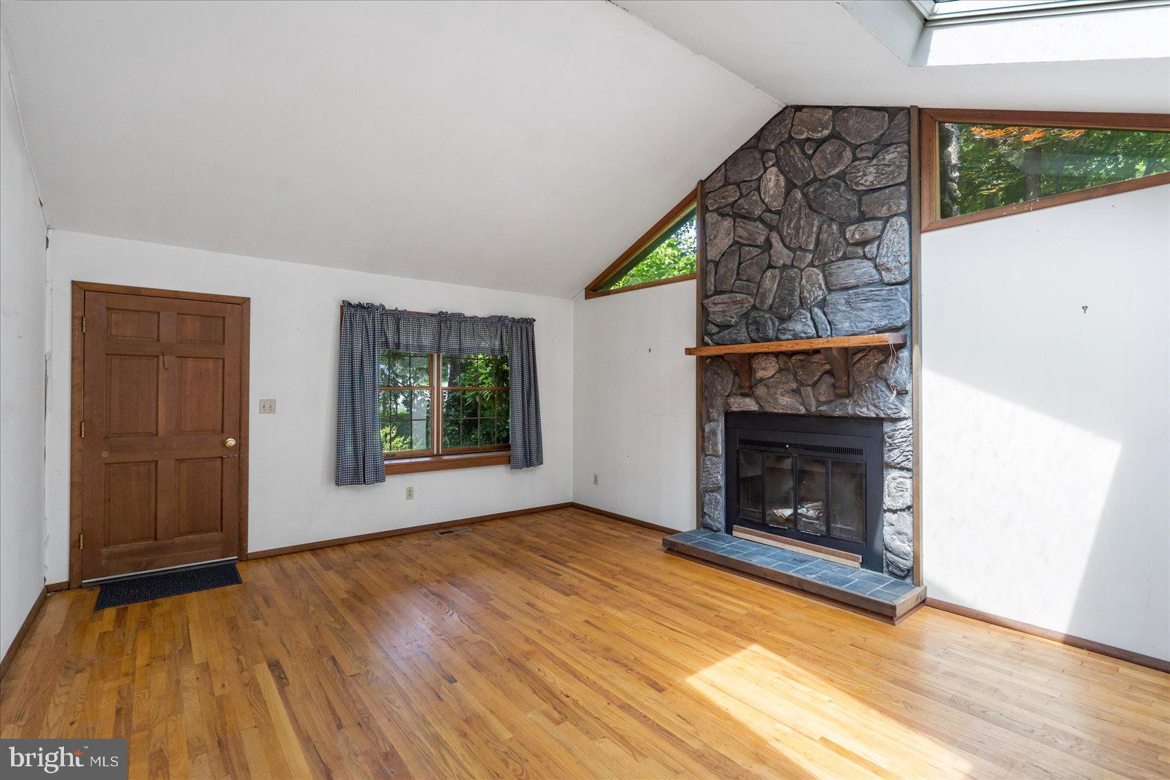 151 Spring Path Arnold, MD 21012 - Photo 5 of 53 Living Room