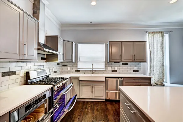 a close view of sink and tap