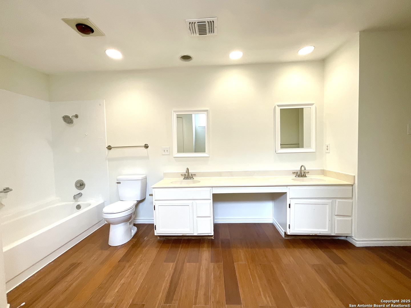 9919 Fortune Ridge Drive Converse, TX 78109 - Photo 25 of 34 a bathroom with a bathtub sink mirror vanity and toilet