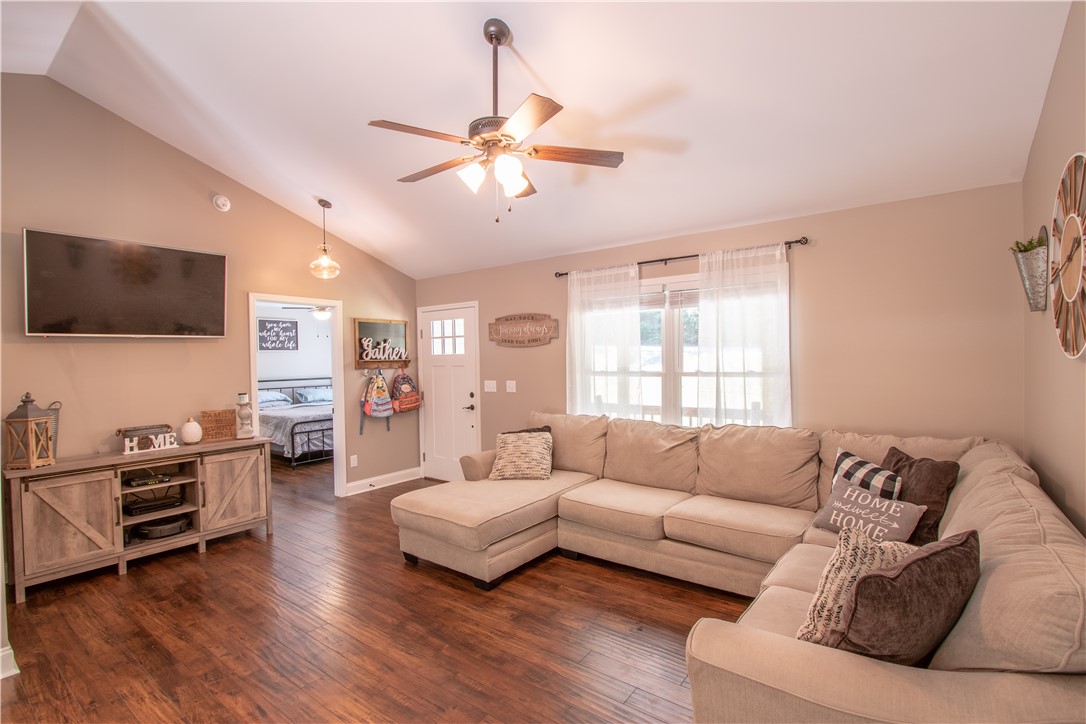104 North Cedar Street Walhalla, SC 29691 - Photo 3 of 22 Living area