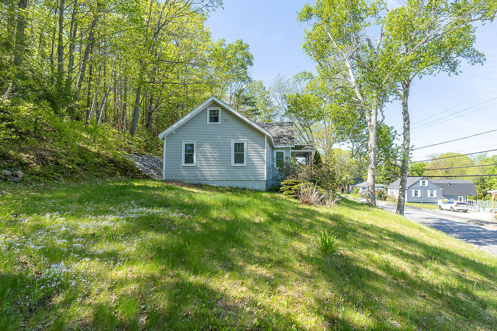 56 Bow Street Freeport, ME 04032 - Photo 3 of 22 1-15