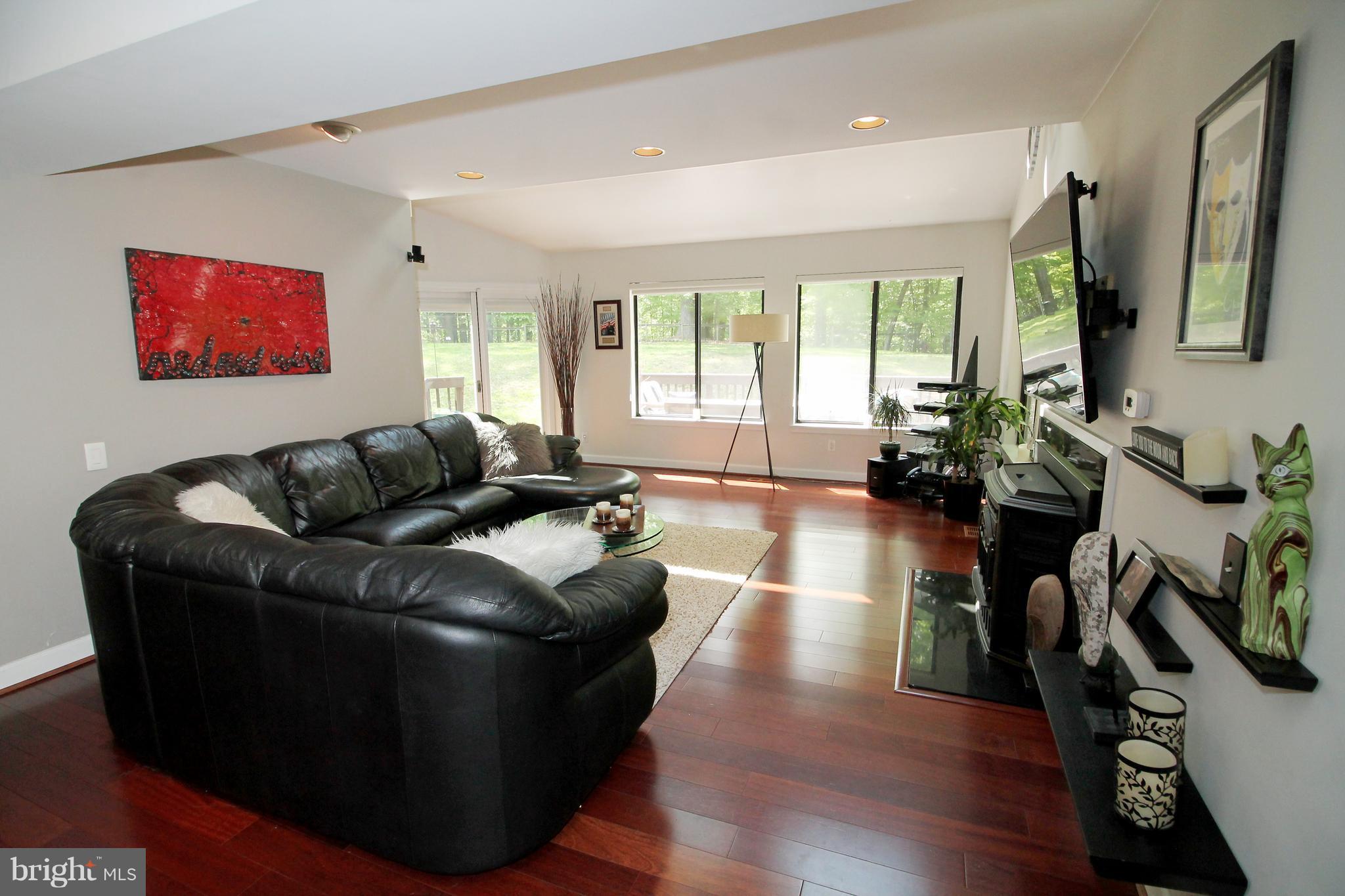 2012 Burdock Road Baltimore, MD 21209 - Photo 6 of 30 Living Room