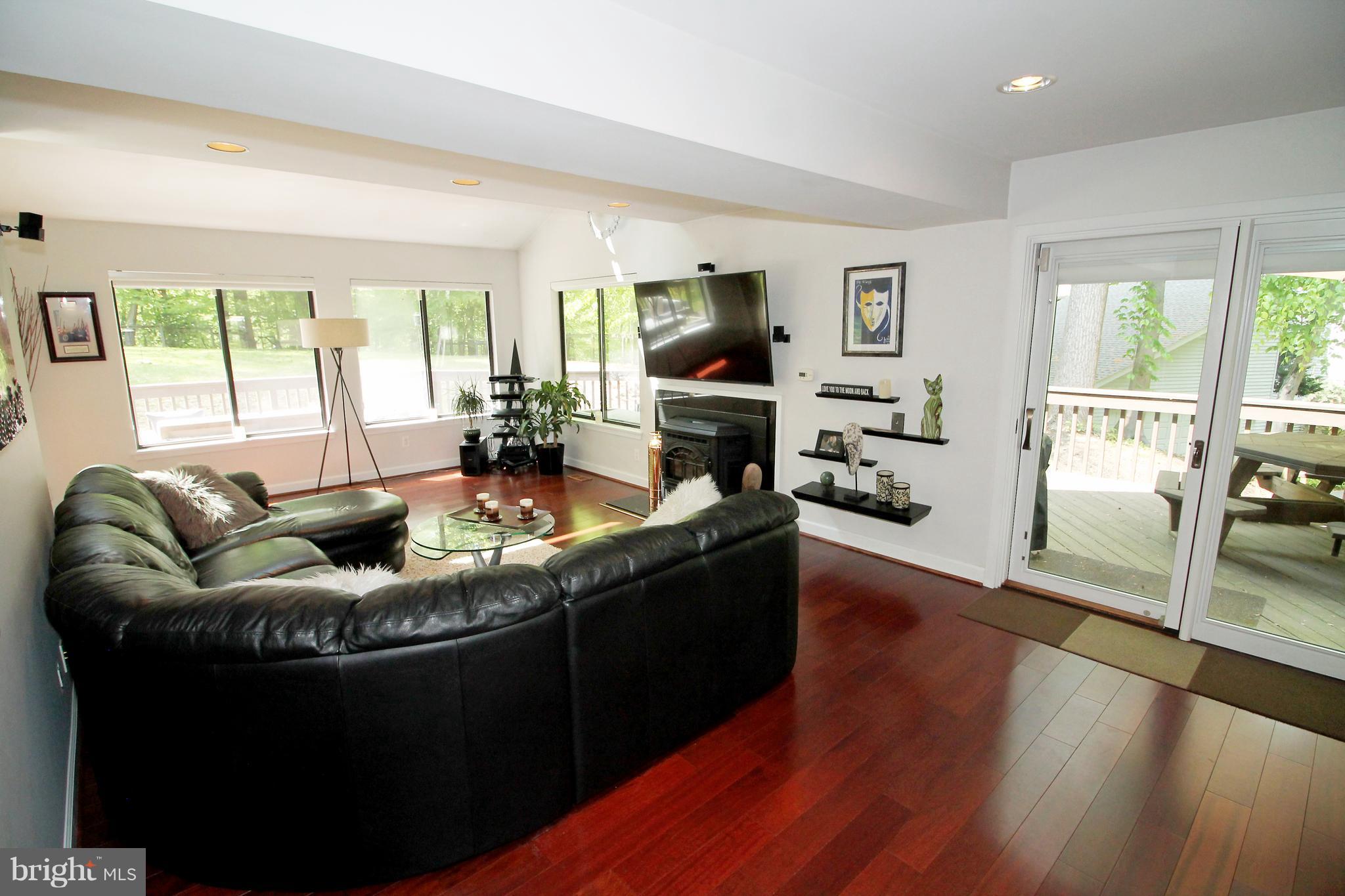 2012 Burdock Road Baltimore, MD 21209 - Photo 7 of 30 Living Room
