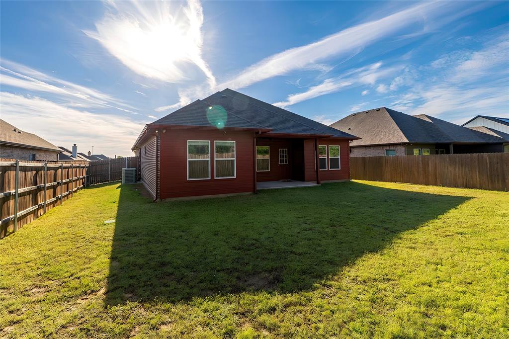 405 Titus Avenue Springtown, TX 76082 - Photo 36 of 40