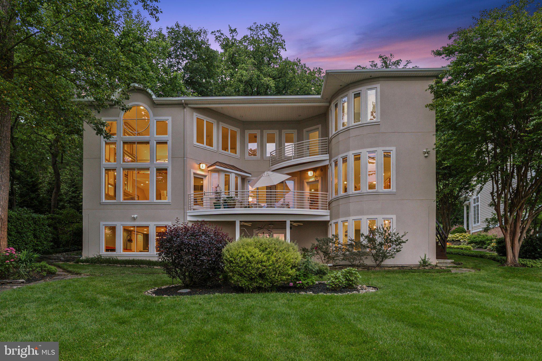 922 Old County Road Severna Park, MD 21146 - Photo 2 of 61 a front view of a house with a garden