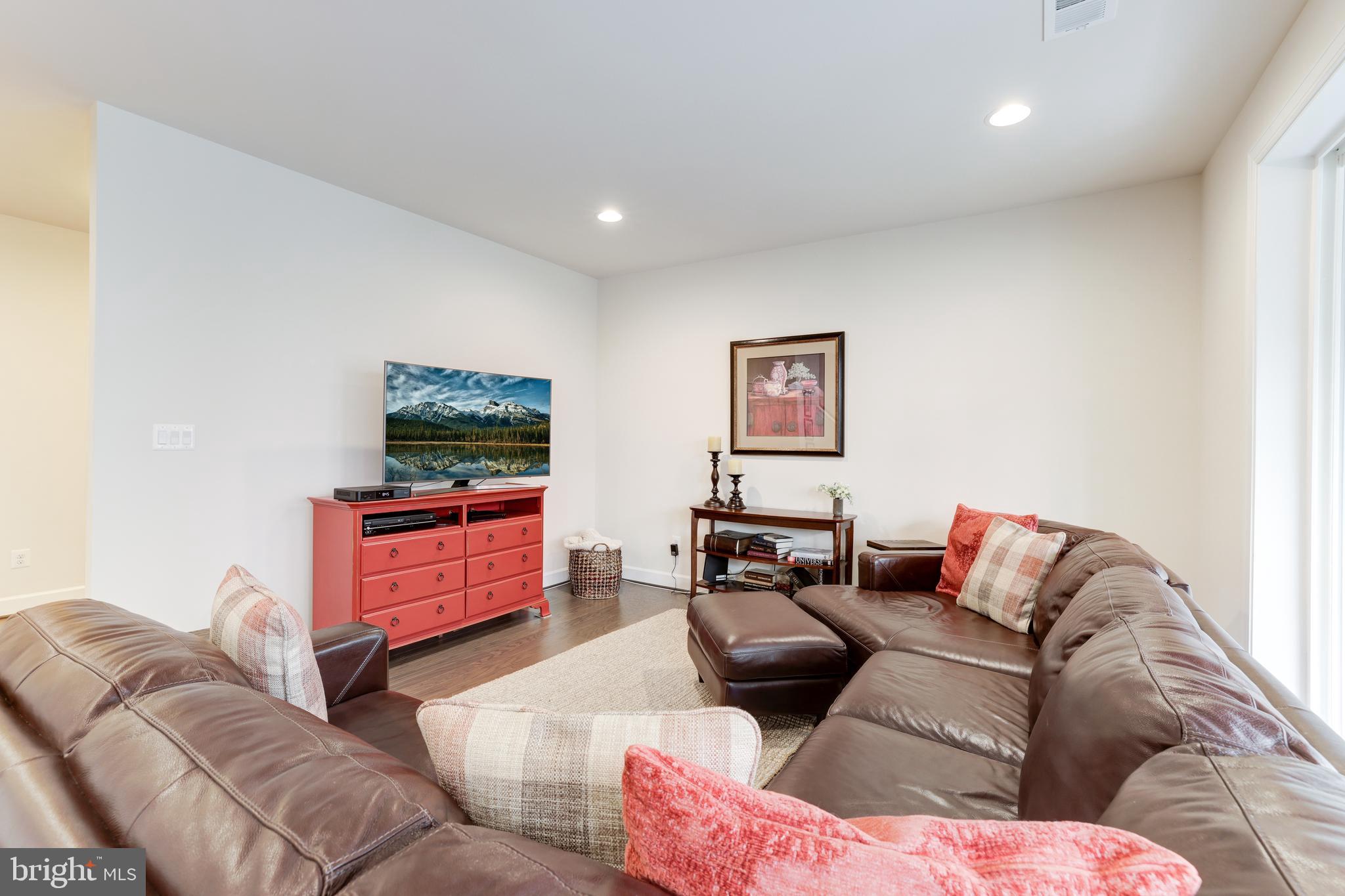 42284 Porter Ridge Terrace Brambleton, VA 20148 - Photo 32 of 41 Gallery Image 32