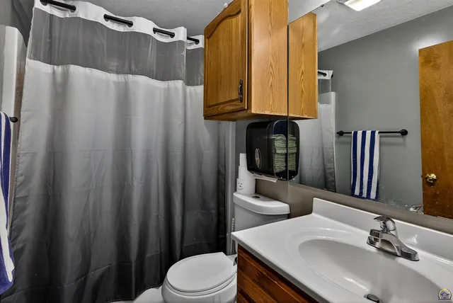 $179,900 | 320 North Topeka Avenue, Holton, KS 66436