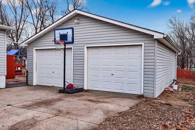 $179,900 | 320 North Topeka Avenue, Holton, KS 66436