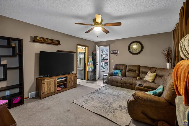 $179,900 | 320 North Topeka Avenue, Holton, KS 66436