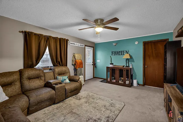 $179,900 | 320 North Topeka Avenue, Holton, KS 66436