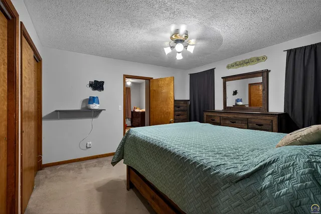 $179,900 | 320 North Topeka Avenue, Holton, KS 66436