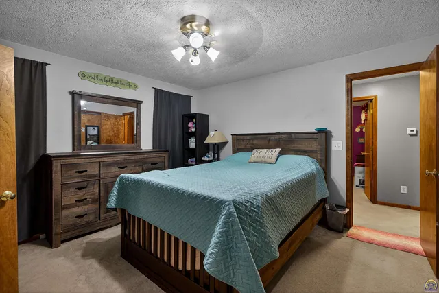 $179,900 | 320 North Topeka Avenue, Holton, KS 66436