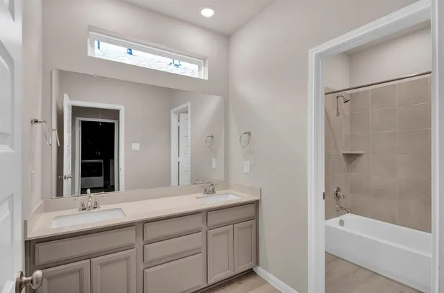 $2,400 | 16012 Oregon Oak Drive, Houston, TX 77084