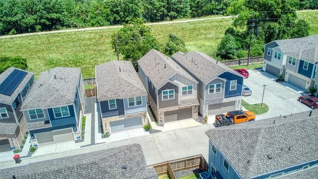 $2,400 | 16012 Oregon Oak Drive, Houston, TX 77084