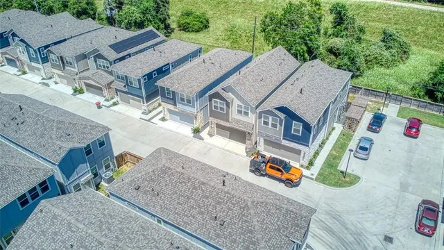 $2,400 | 16012 Oregon Oak Drive, Houston, TX 77084