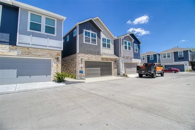 $2,400 | 16012 Oregon Oak Drive, Houston, TX 77084