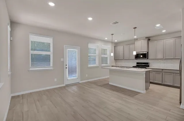 $2,400 | 16012 Oregon Oak Drive, Houston, TX 77084