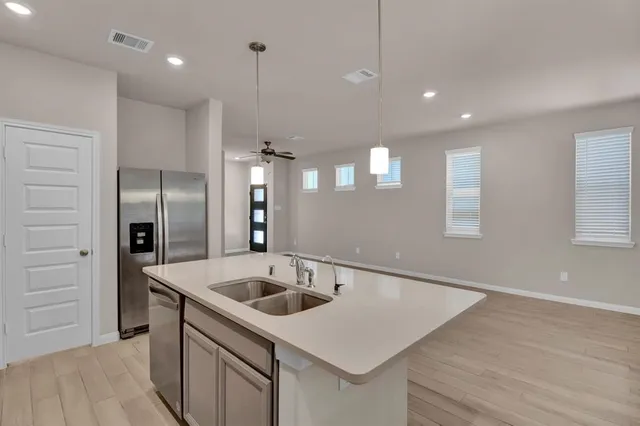 $2,400 | 16012 Oregon Oak Drive, Houston, TX 77084