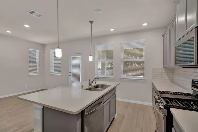 $2,400 | 16012 Oregon Oak Drive, Houston, TX 77084