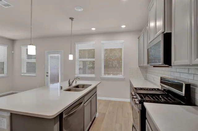 $2,400 | 16012 Oregon Oak Drive, Houston, TX 77084