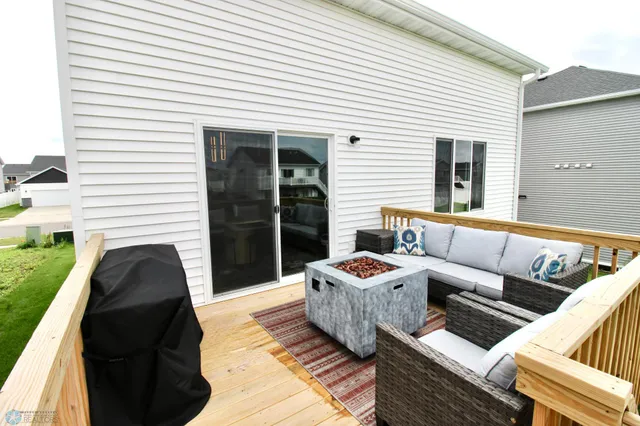 $355,000 | 6737 71st Avenue South, Horace, ND 58047