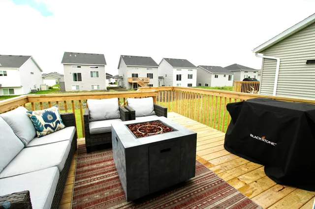 $355,000 | 6737 71st Avenue South, Horace, ND 58047