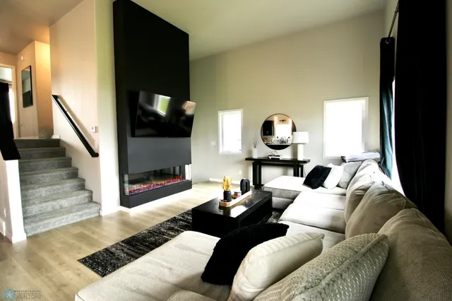 $355,000 | 6737 71st Avenue South, Horace, ND 58047