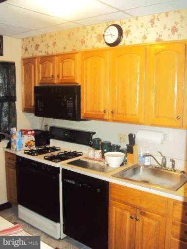 1905 Penhall Road Baltimore, MD 21222 - Photo 4 of 12 Kitchen