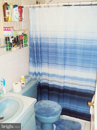 1905 Penhall Road Baltimore, MD 21222 - Photo 5 of 12 Bath