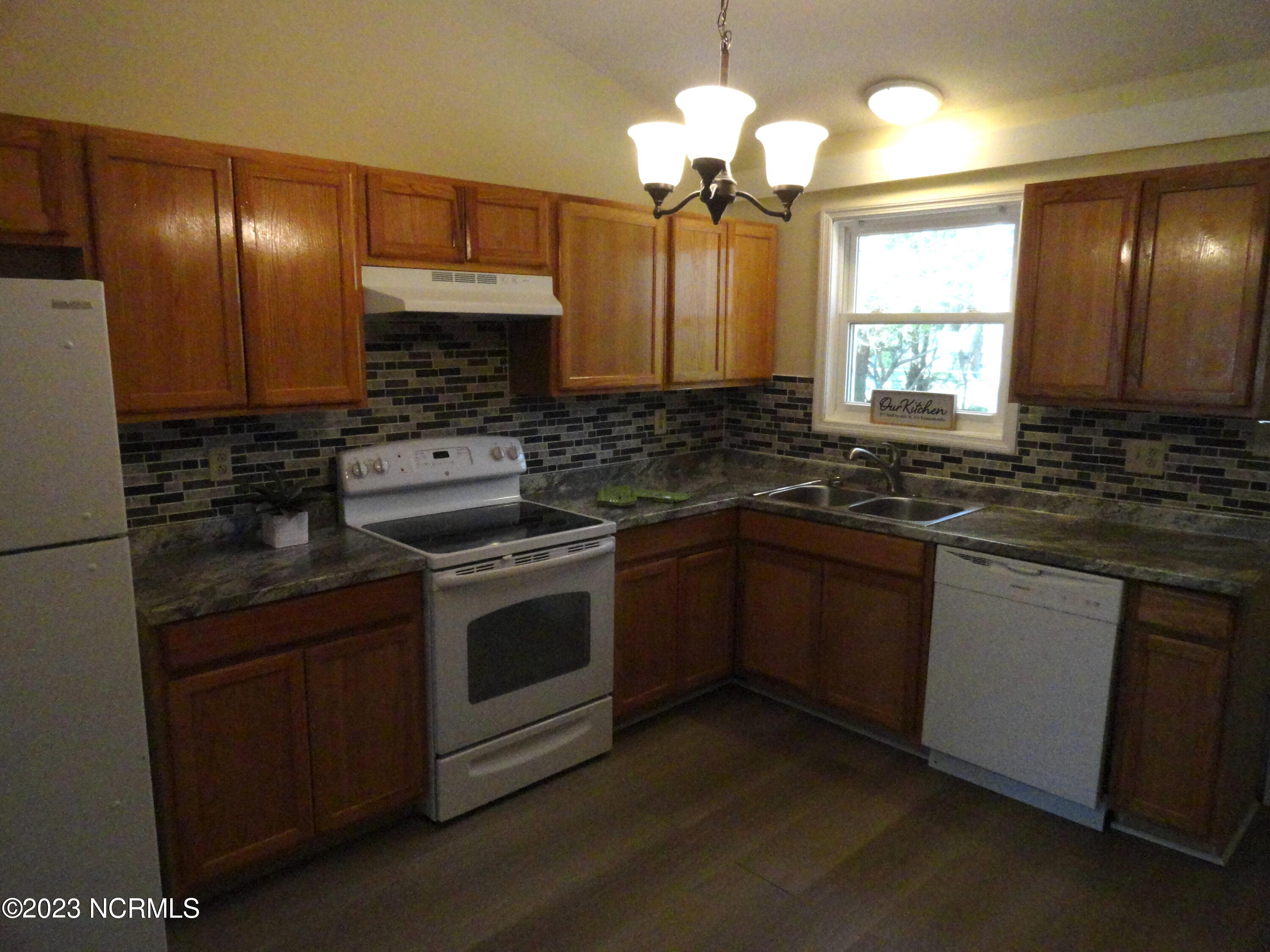 232 Cedar Ridge Lane Havelock, NC 28532 - Photo 4 of 9 Kitchen