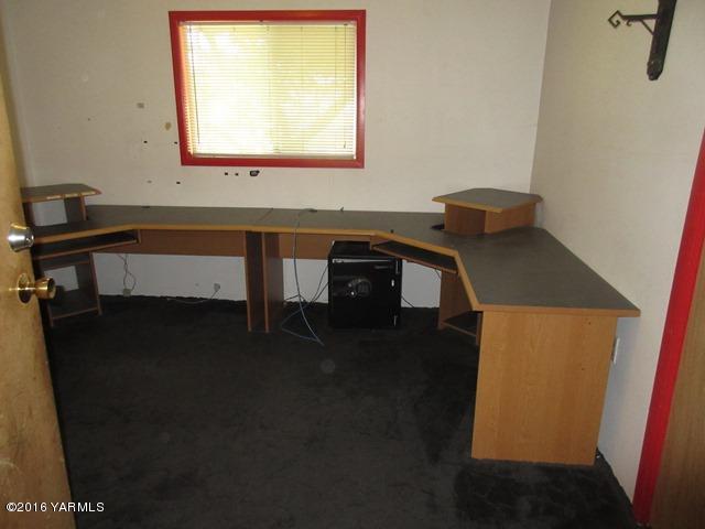 270 Evans Road Wapato, WA 98951 - Photo 15 of 42 a view of workspace with windows