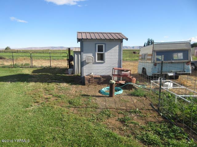 270 Evans Road Wapato, WA 98951 - Photo 26 of 42 a view of swimming pool with outdoor seating and yard