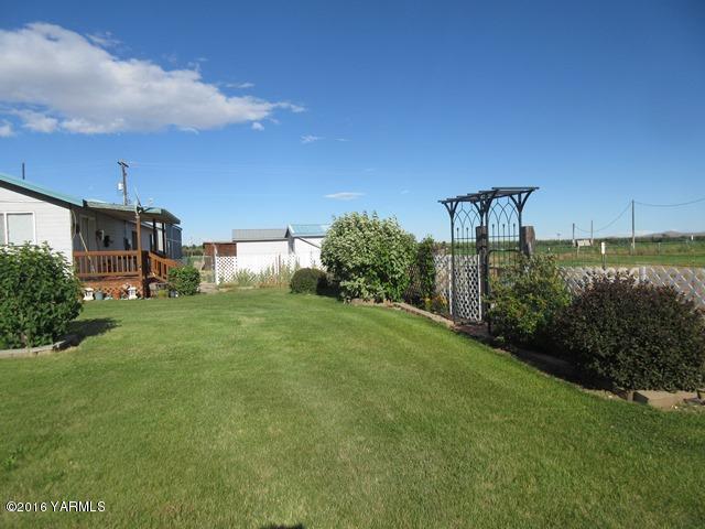 270 Evans Road Wapato, WA 98951 - Photo 29 of 42 a view of a house with a yard and sitting area