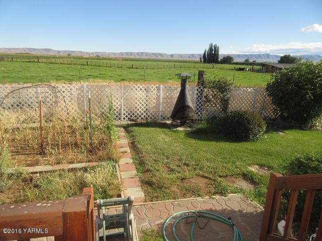 270 Evans Road Wapato, WA 98951 - Photo 33 of 42 a view of a lake with a yard
