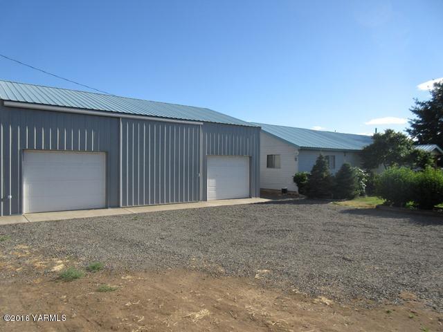 270 Evans Road Wapato, WA 98951 - Photo 39 of 42 a front view of a house