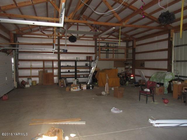 270 Evans Road Wapato, WA 98951 - Photo 41 of 42 a view of empty room with wooden ceiling