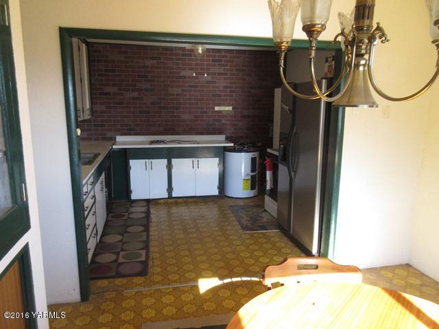 270 Evans Road Wapato, WA 98951 - Photo 9 of 42 a view of a storage & utility room