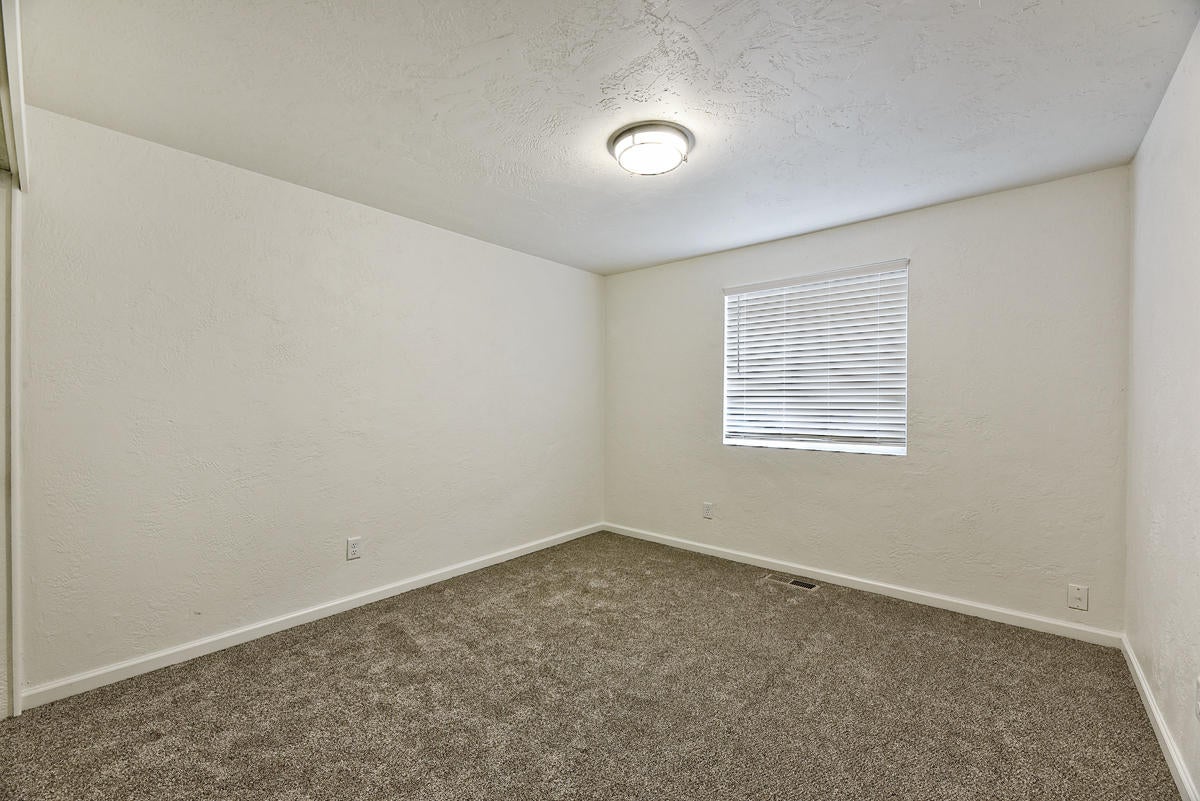 1833 Roberts Road Medford, OR 97504 - Photo 12 of 18 DSC_9912