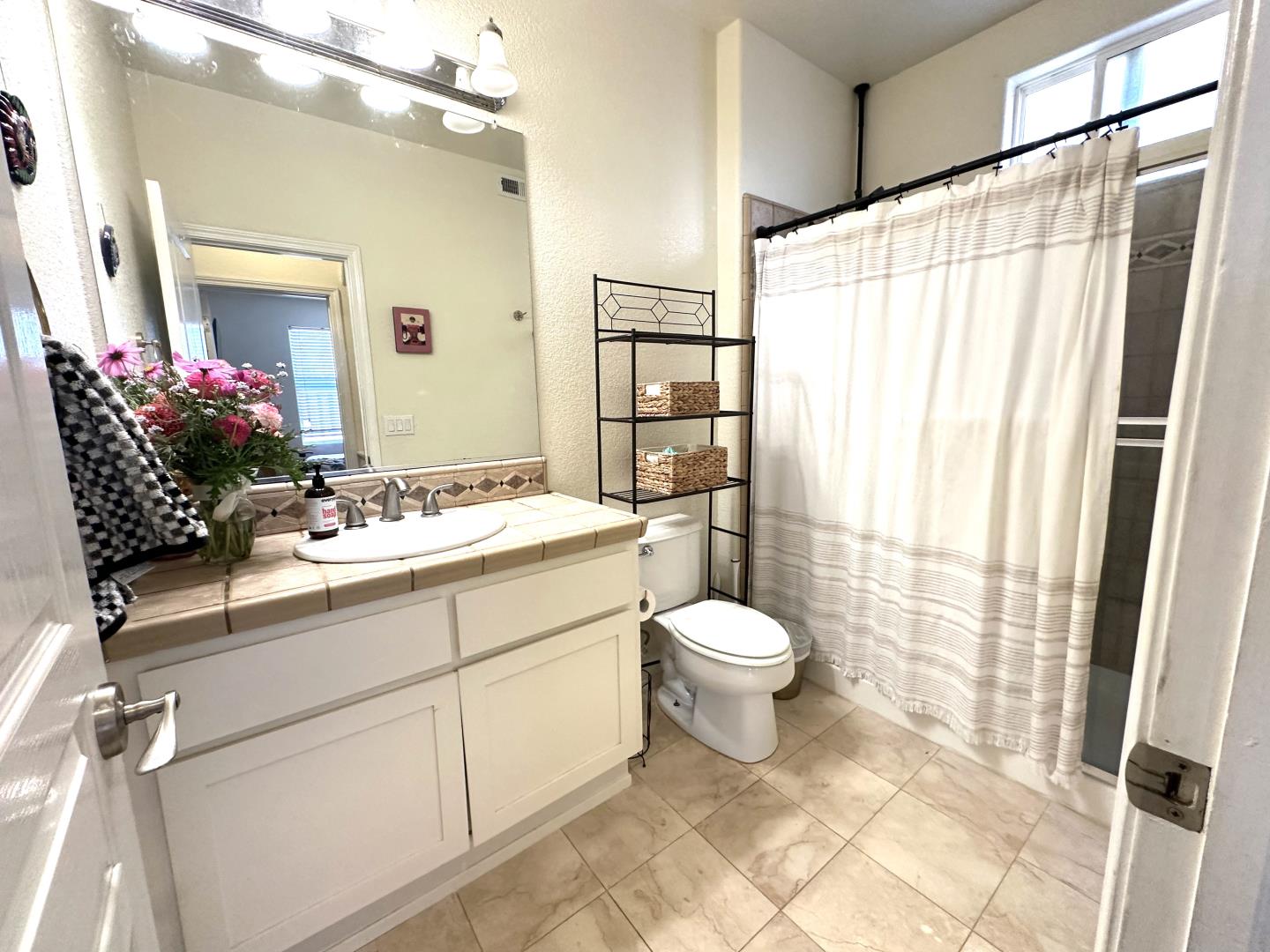 718 Roble Street Watsonville, CA 95076 - Photo 12 of 36