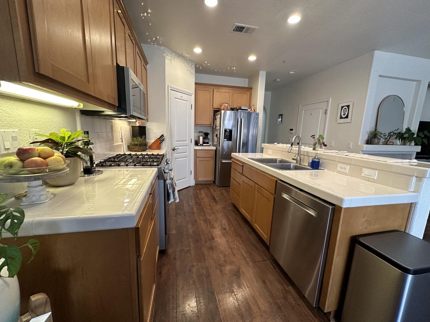 718 Roble Street Watsonville, CA 95076 - Photo 4 of 36