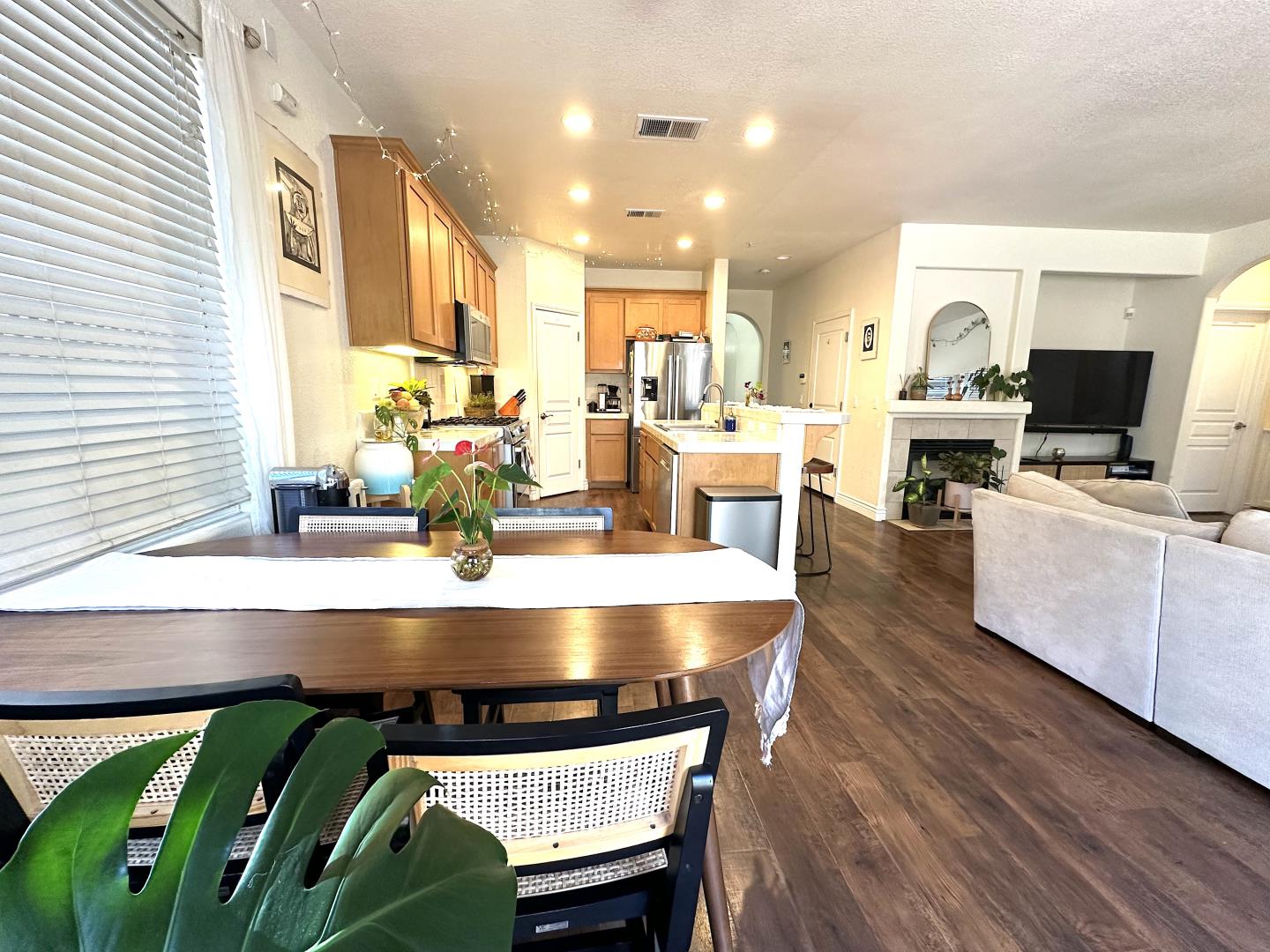 718 Roble Street Watsonville, CA 95076 - Photo 6 of 36