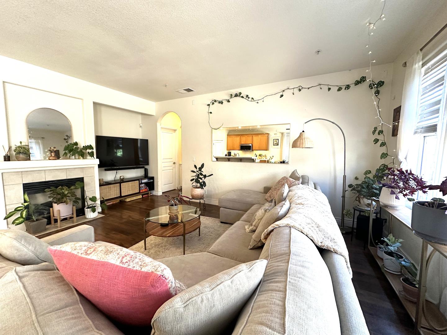 718 Roble Street Watsonville, CA 95076 - Photo 8 of 36