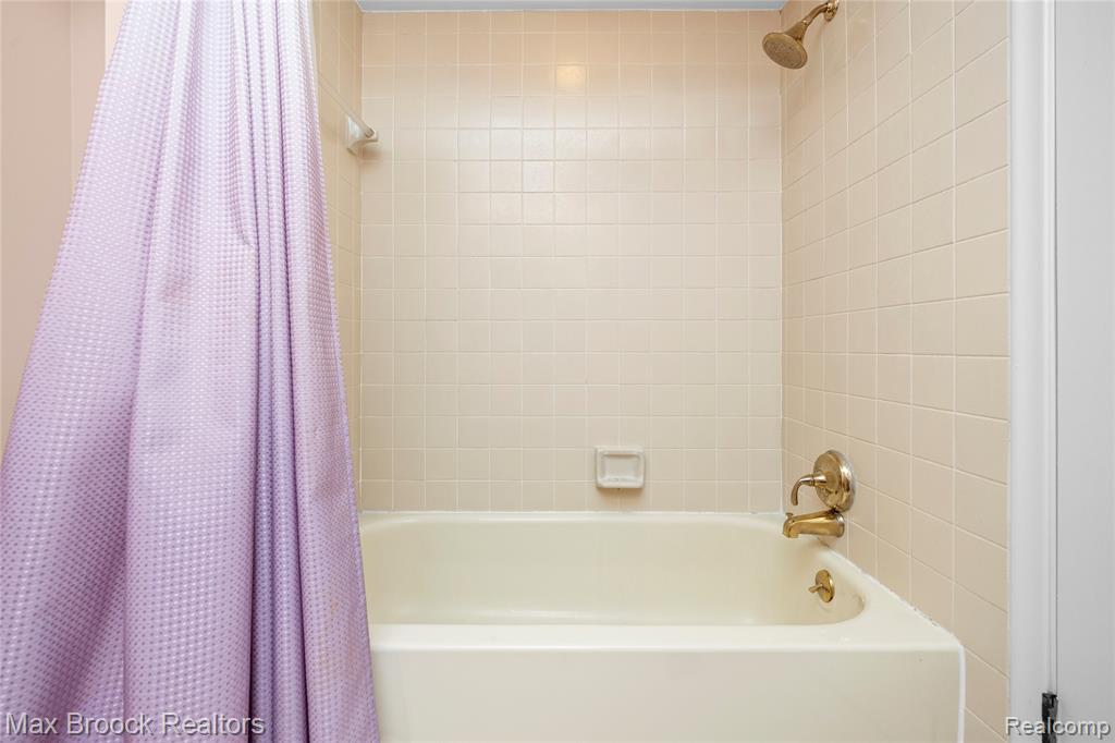 31223 Country Ridge Circle Farmington Hills, MI 48331 - Photo 42 of 62