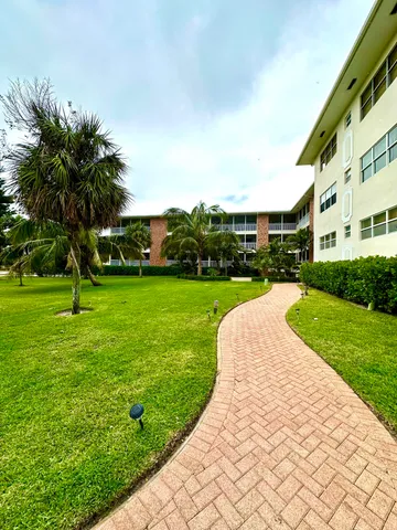 a view of a garden with a apartment