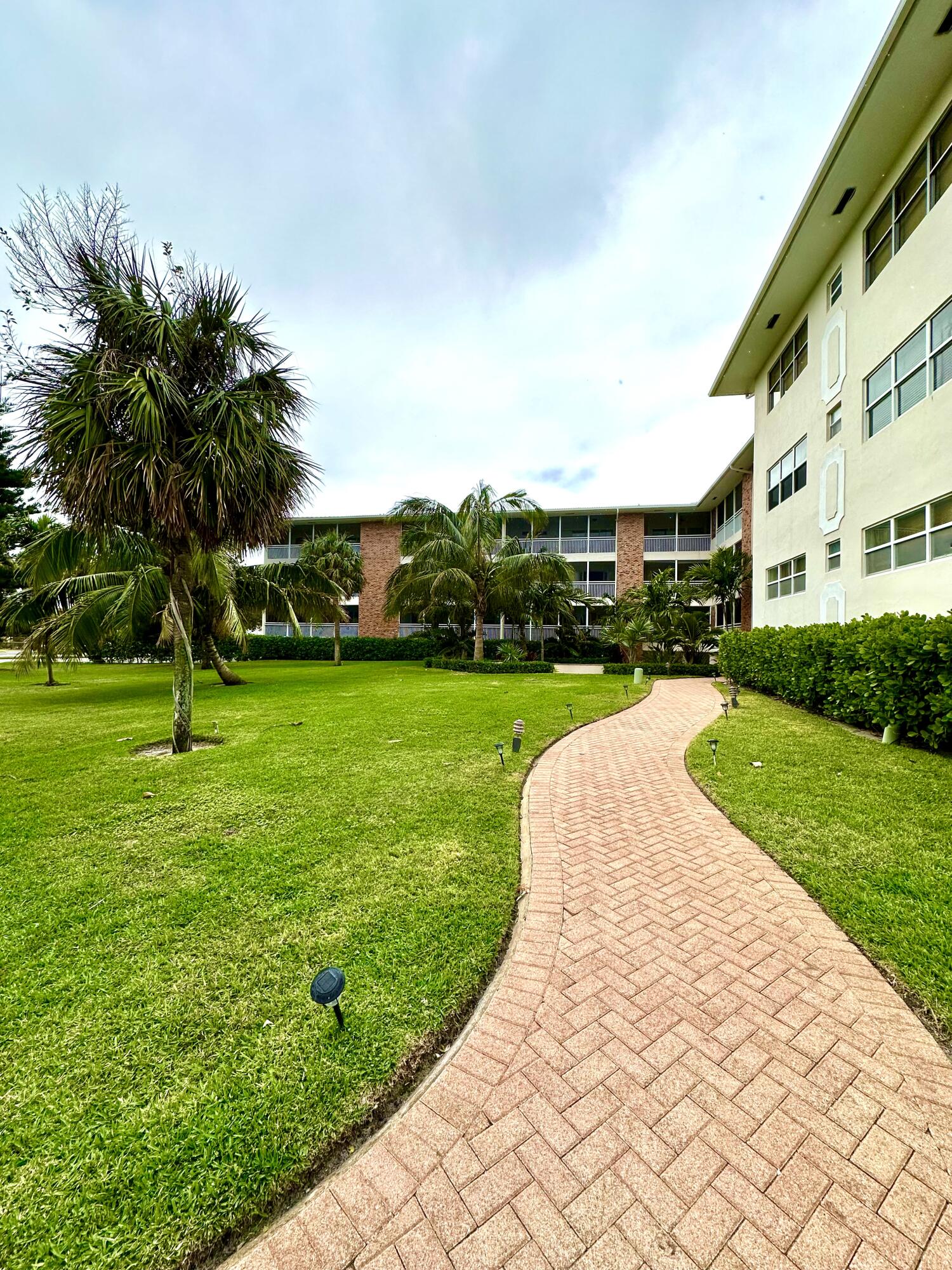 2501 South Ocean Boulevard, Unit 3040 Boca Raton, FL 33432 - Photo 20 of 22 a view of a garden with a apartment