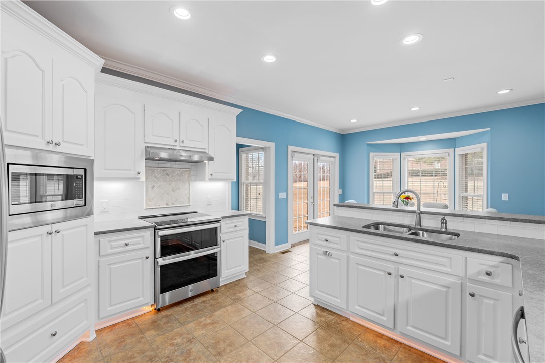 100 Farm Terrace Court Easley, SC 29642 - Photo 20 of 47 This spacious kitchen offers a functional layout, perfect for everyday living and entertaining.