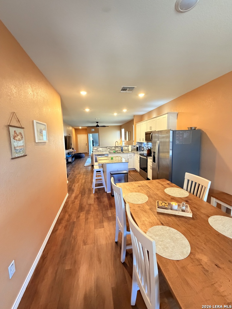 10255 Crossbuck Converse, TX 78109 - Photo 4 of 19 a dining room with a table and chairs