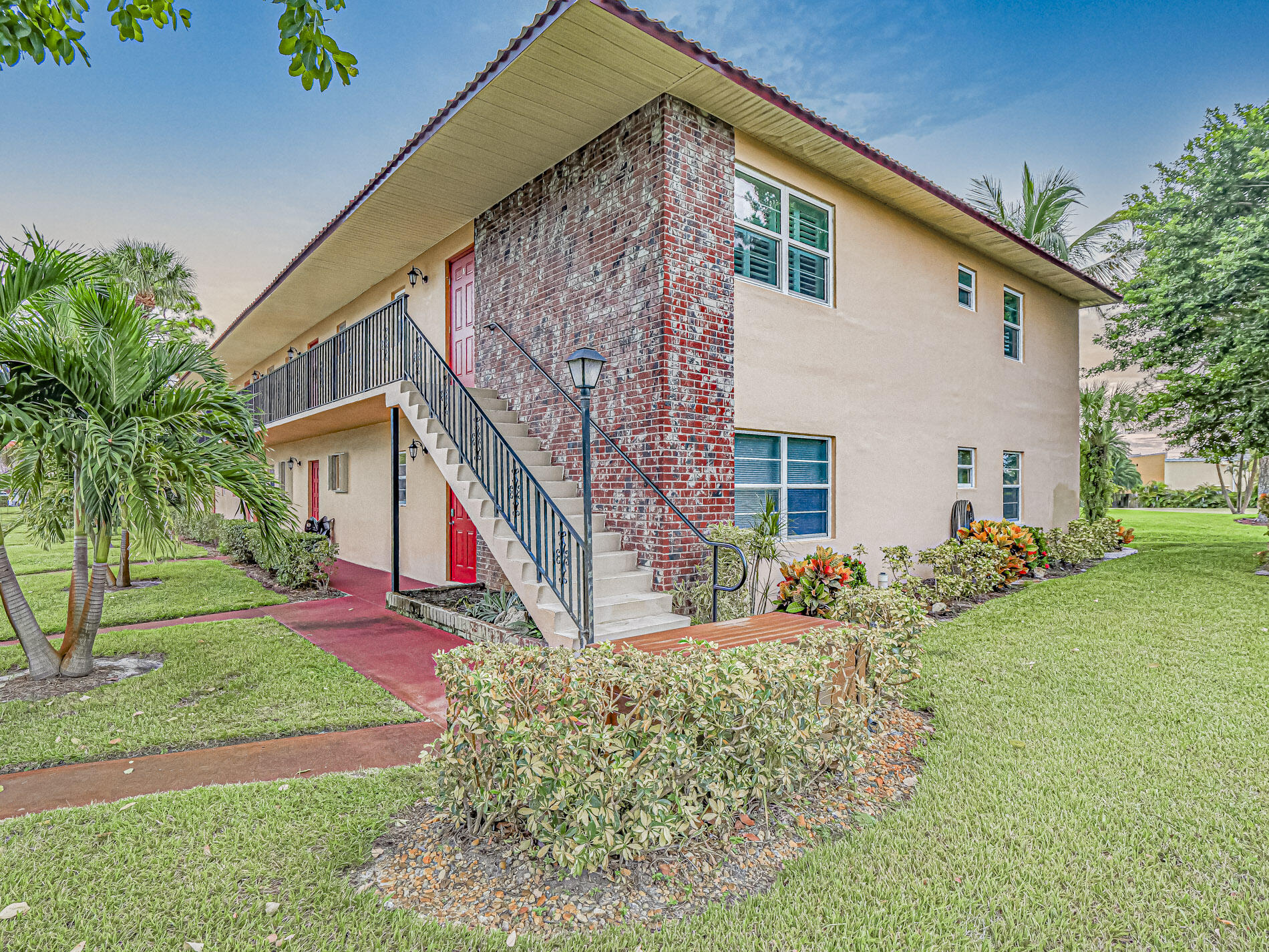 1975 Southwest Palm City Road, Unit 39J Stuart, FL 34994 - Photo 2 of 47 Front View